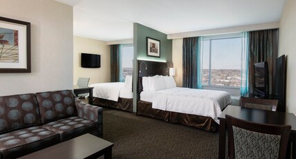Holiday Inn SASKATOON DOWNTOWN Room Type - 2 Queen Family Suite