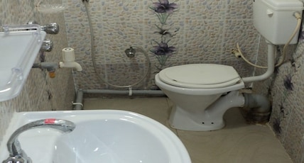Royal Guest House Room Type - Single Bed in Dormitory / Sharing Room
