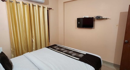 REST N NEST Room Type - Deluxe Room with Air Conditioning AC