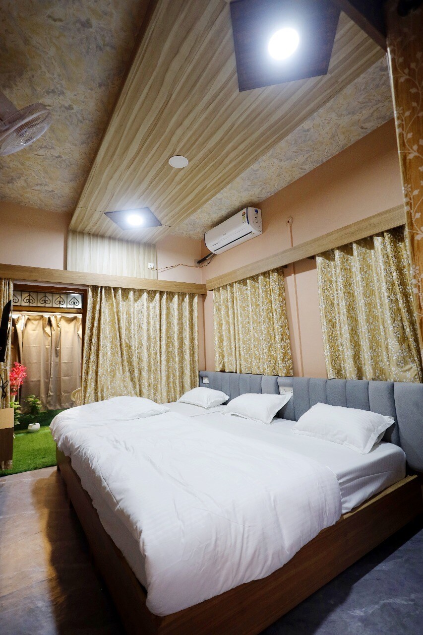 Mahadev P Guest House - Tap to explore photos