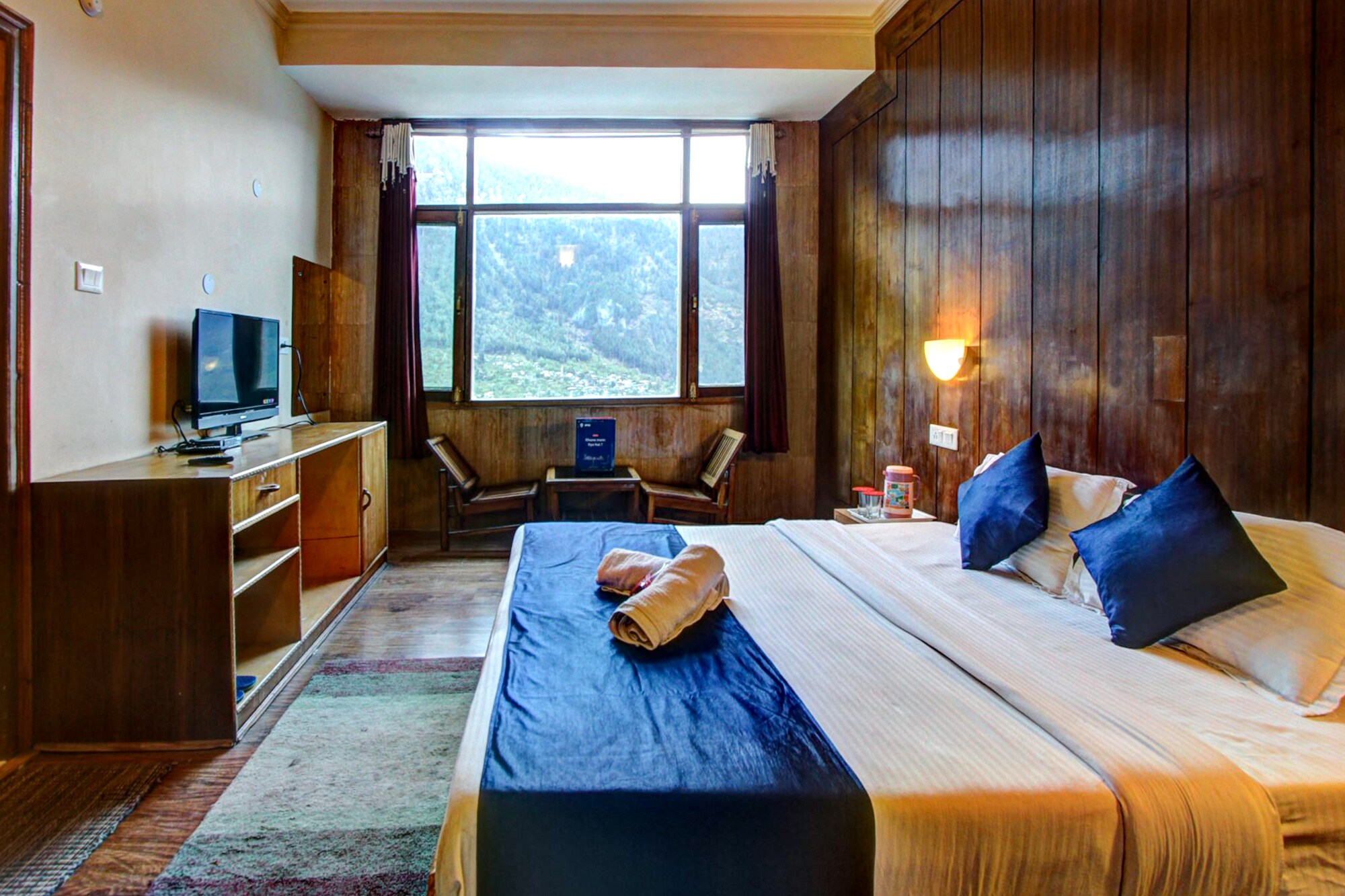 Hotel The Valerian - Tap to explore photos