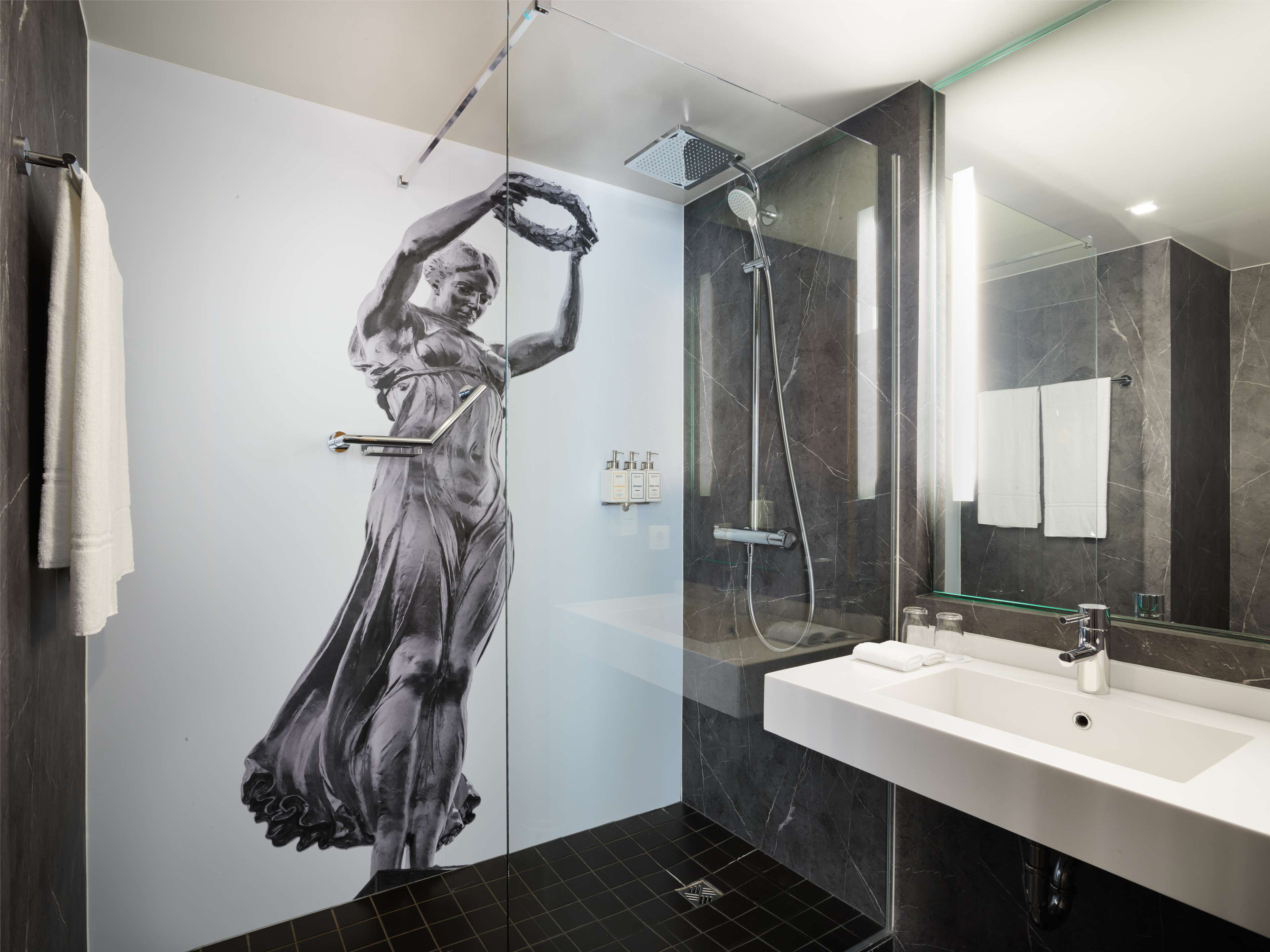 Park Inn by Radisson Luxembourg City - Tap to explore photos