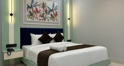 Hotel Benchmark Prime Nipania Bypass Room Type - Executive Room