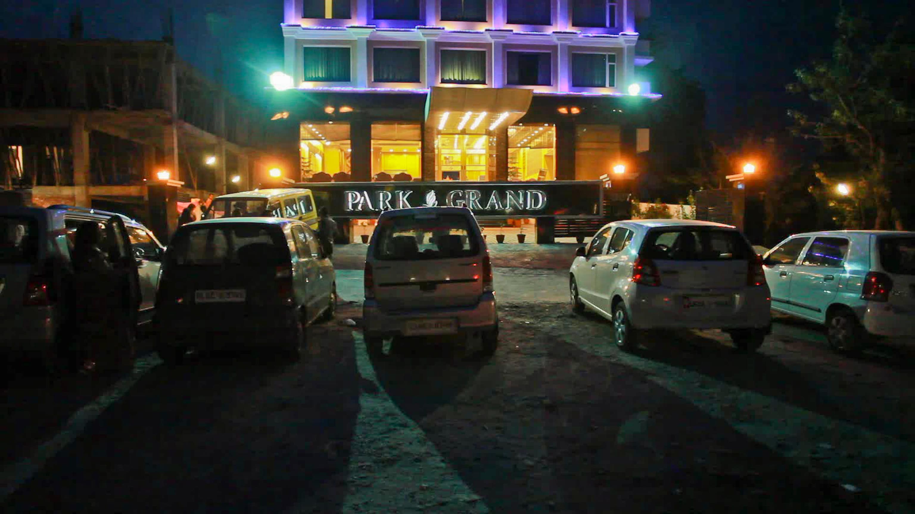 Park Grand Hotel - Tap to explore photos