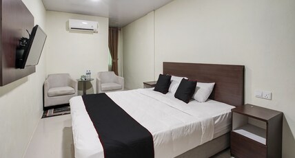 Collection O near Harbour Bay Mall formerly Kansa Hotel Room Type - Indonesia Standard Double