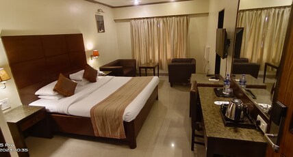 KINGS INTERNATIONAL JUHU Room Type - Superior Room