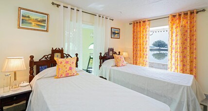 Junia bagh homestay Room Type - Luxury Room (Twin Bed )