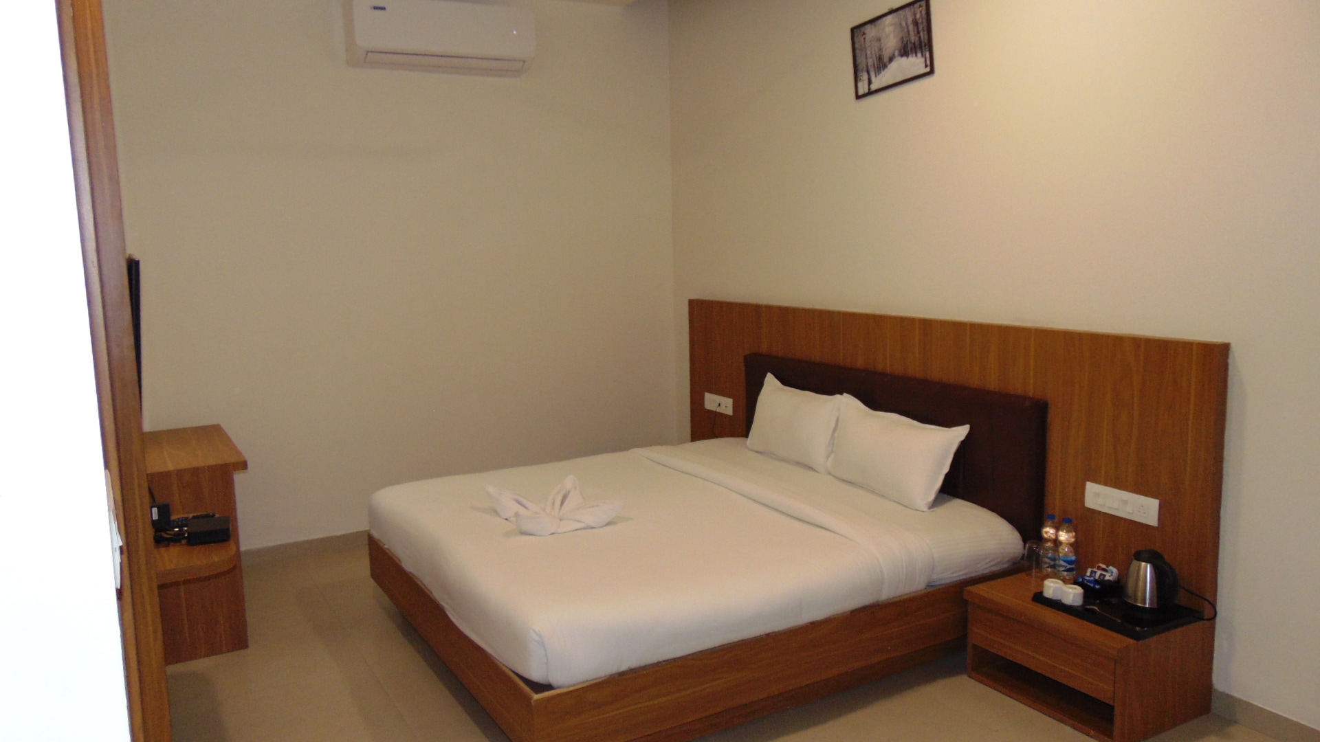 Hotel Gurukripa - Tap to explore photos