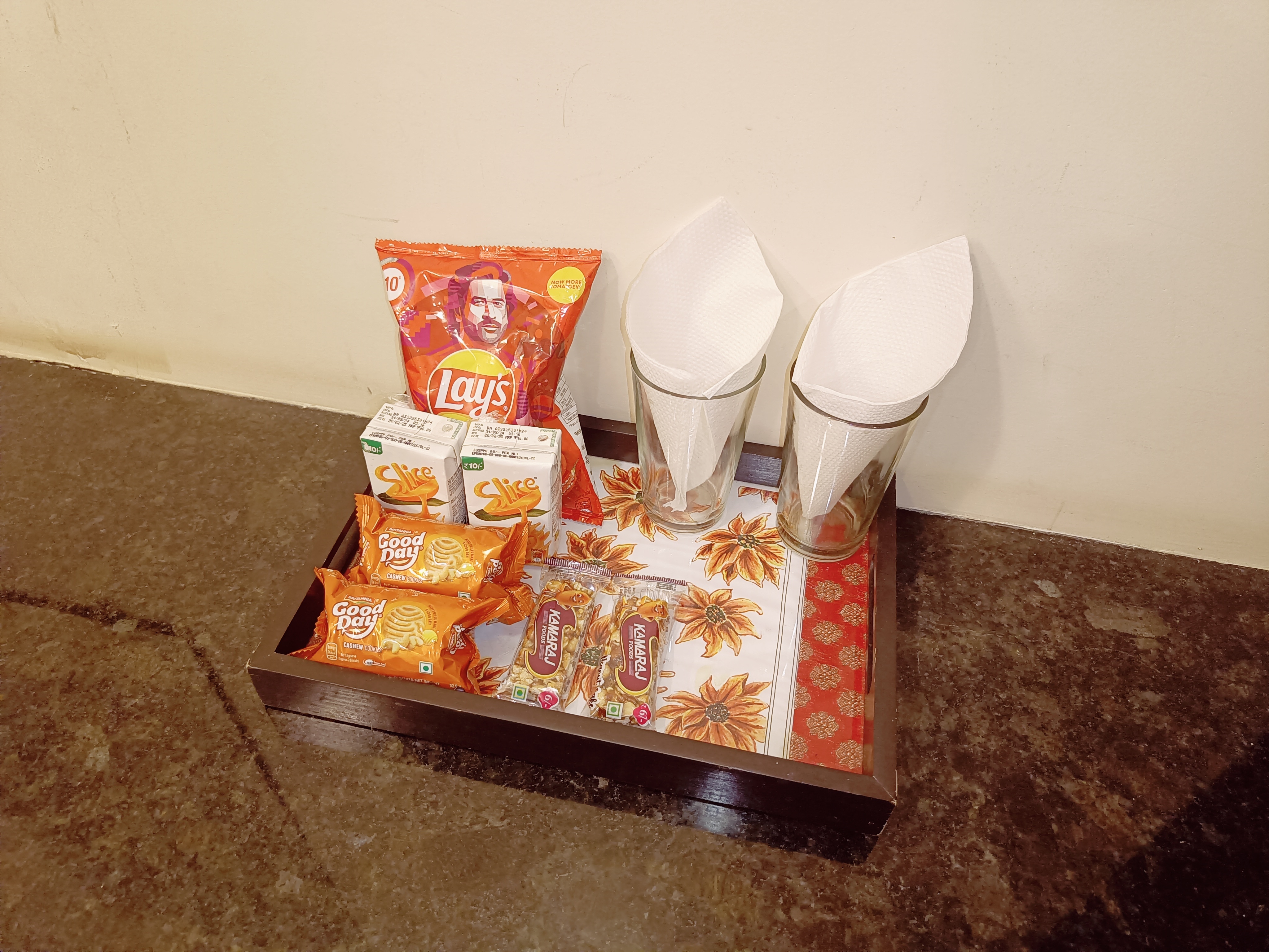 Hotel Marys Arcade - Tap to explore photos