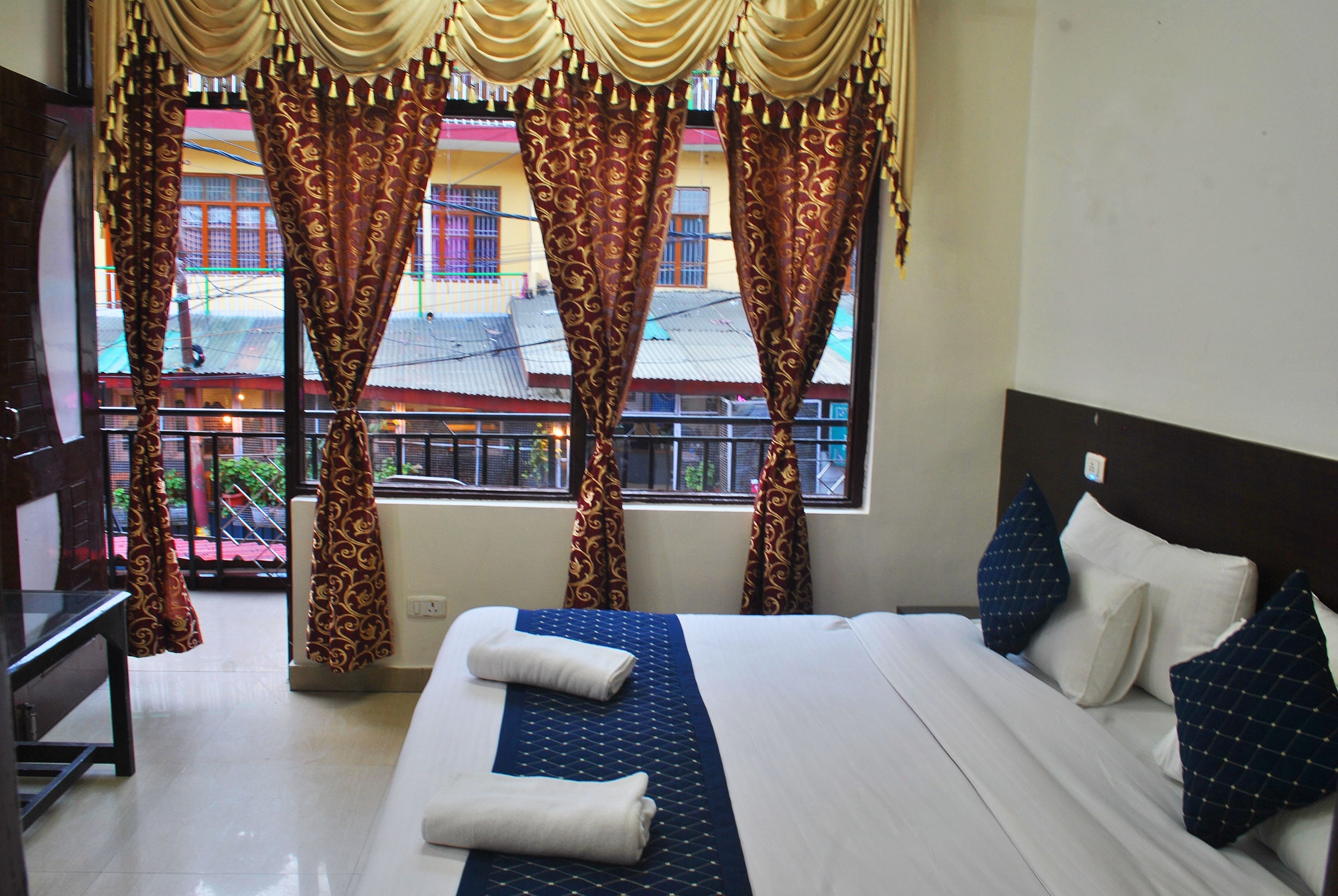 Hotel Misty Woods - Tap to explore photos