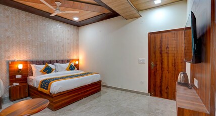 Aarchh Royale Room Type - Premium Room