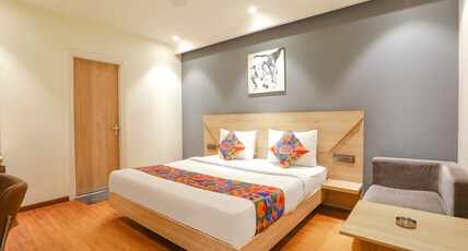 FabHotel JHS Studio Room Type - Deluxe Room