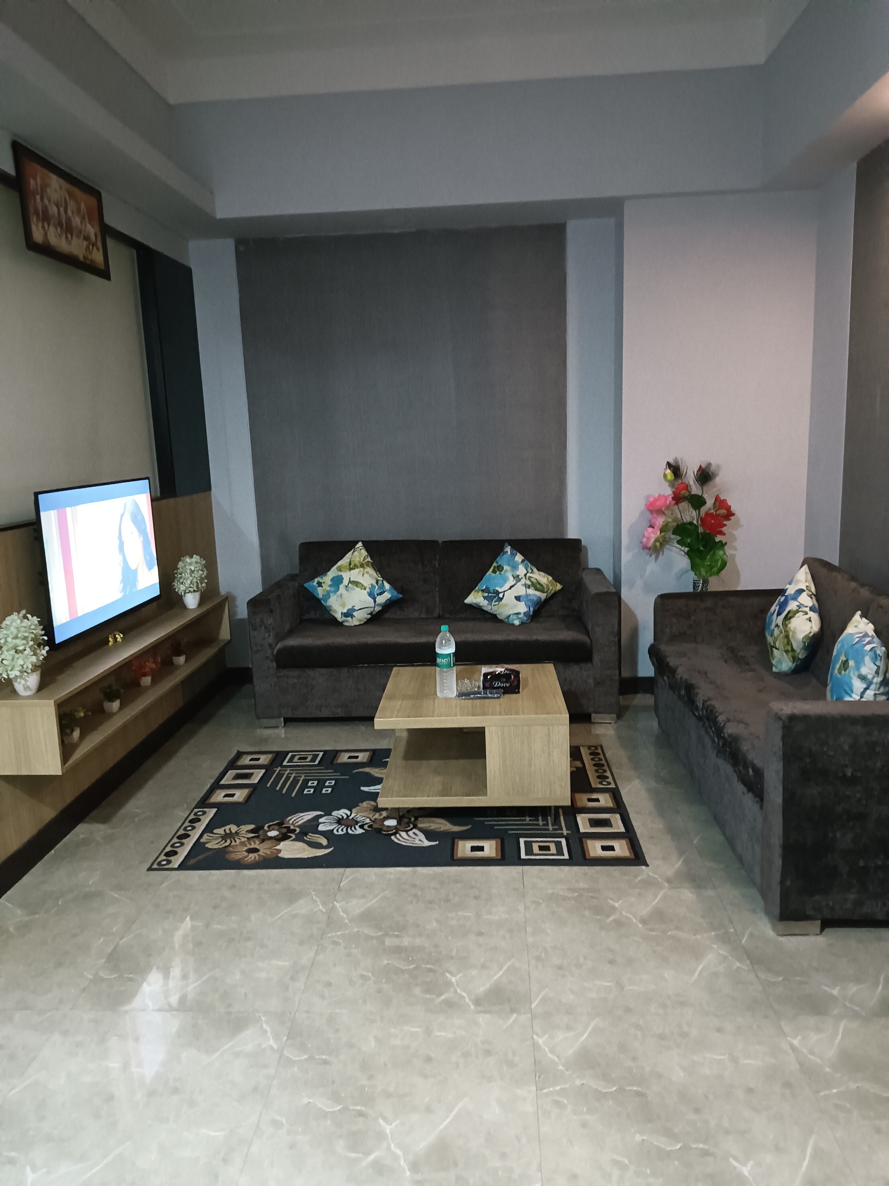 Gurgaon love studio - Tap to explore photos