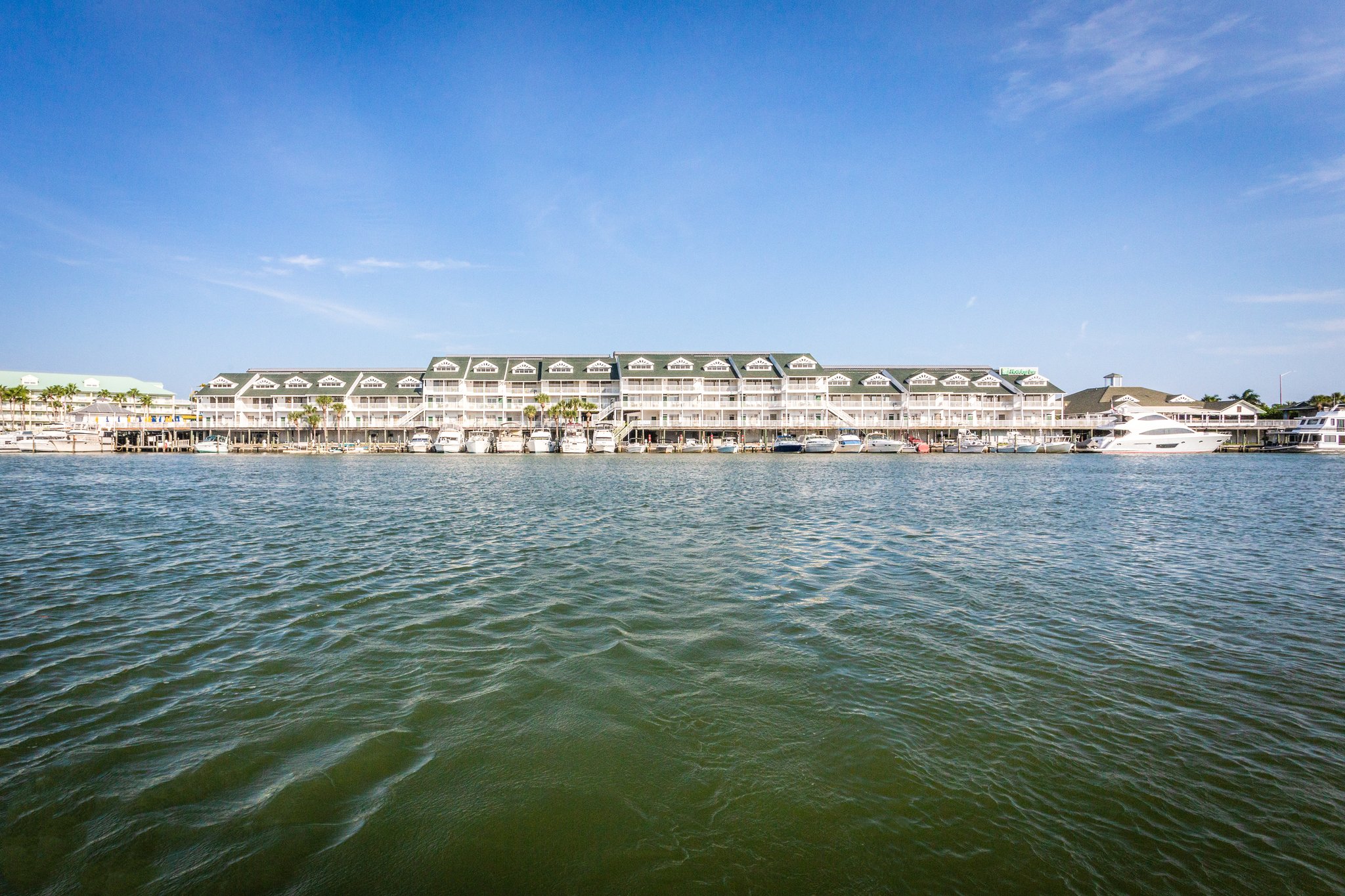 Holiday Inn Hotel & Suites CLEARWATER BEACH S-HARBOURSIDE - Tap to explore photos