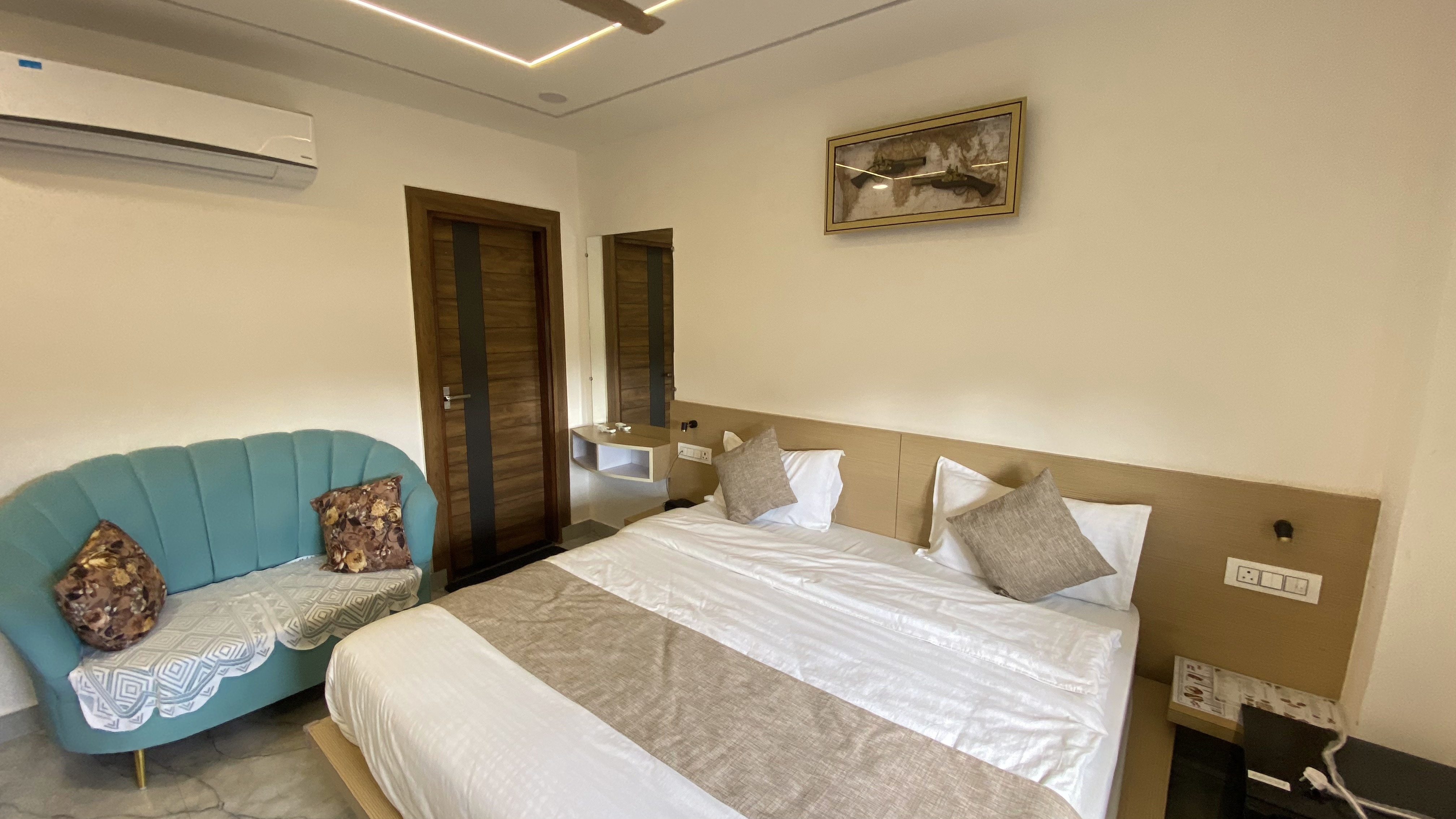 Hotel Ganga Inn - Tap to explore photos