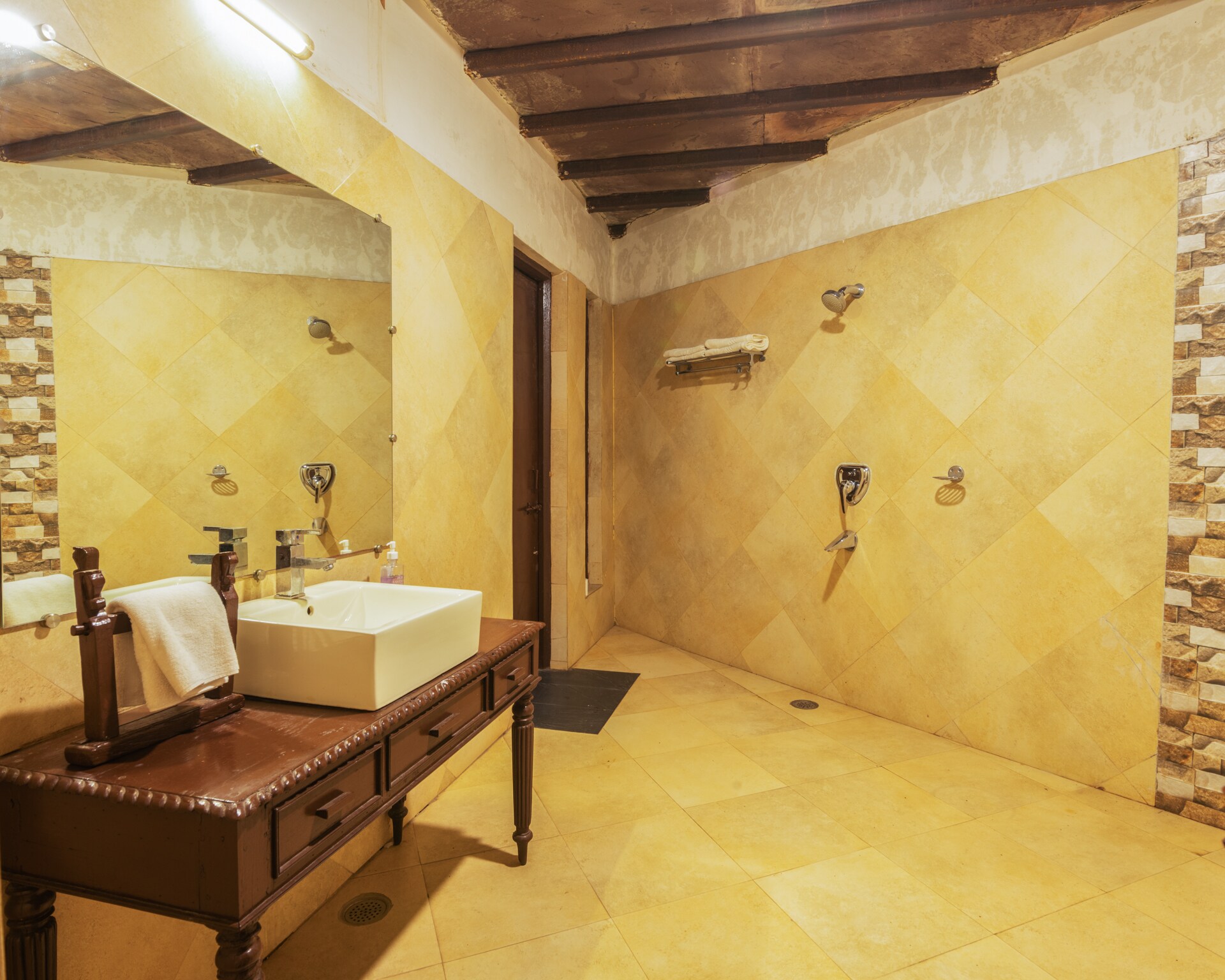 Greetoe Resorts | Celebration Van Villas - Tap to explore photos