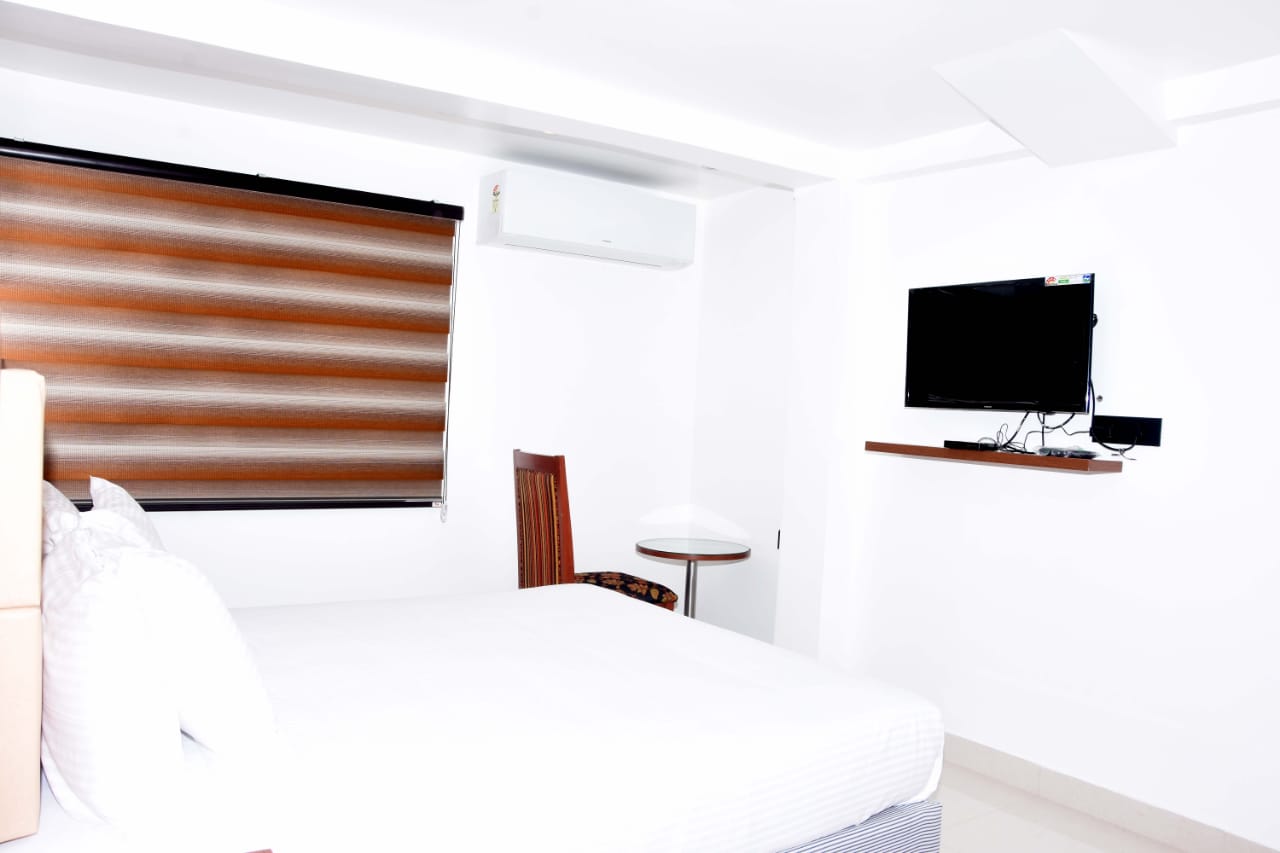 GEM CONTINENTAL - Tap to explore photos