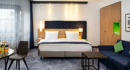 Holiday Inn STUTTGART Room Type - 1 King Premium