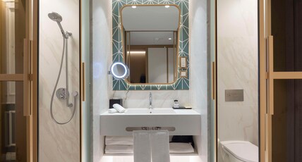 The Emerald House Lisbon, Curio Collection by Hilton Room Type - KING GUEST ROOM
