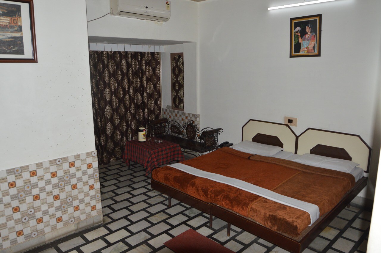 Hotel Dhiraj Palace - Tap to explore photos