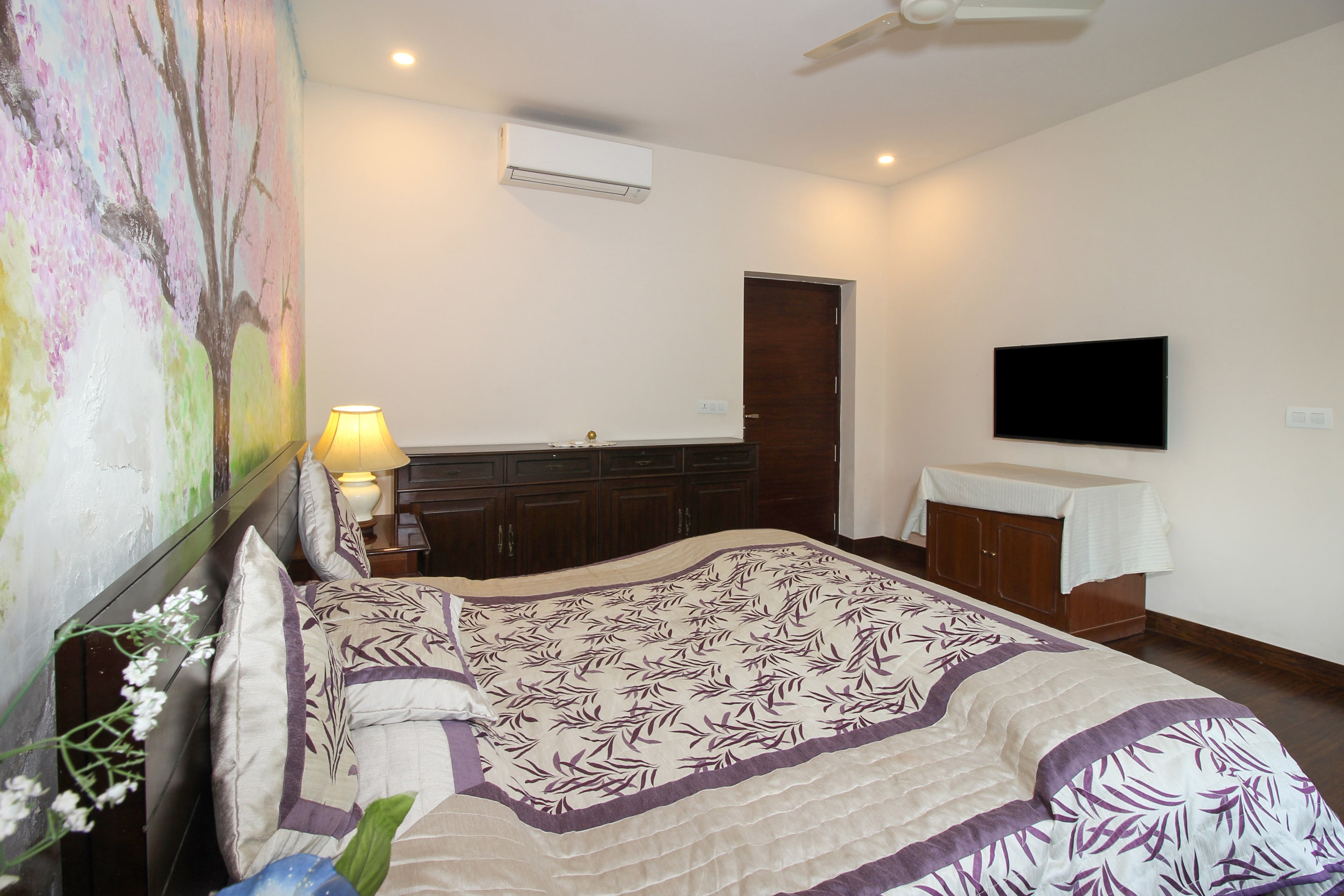 Red Roofs - Tap to explore photos