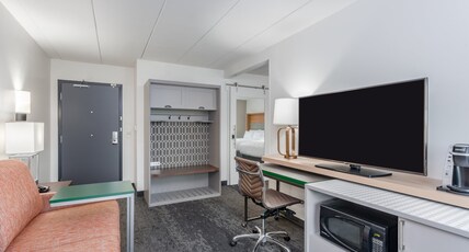 Holiday Inn Columbus, an IHG Hotel Room Type - 2 Queen Beds Suite Comm Accessible