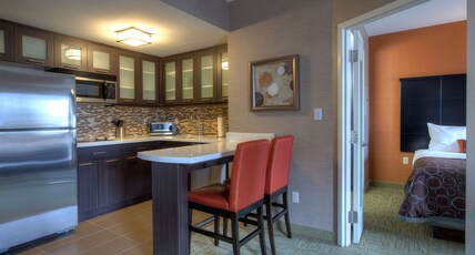 Staybridge Suites HAMILTON - DOWNTOWN, an IHG hotel Room Type - 1 Bedroom Suite Mobility Accessible Transfer Shower Staybridge Suites HAMILTON - DOWNTOWN, an IHG hotel Room Type - 1 Bedroom Suite Mobility Accessible Transfer Shower