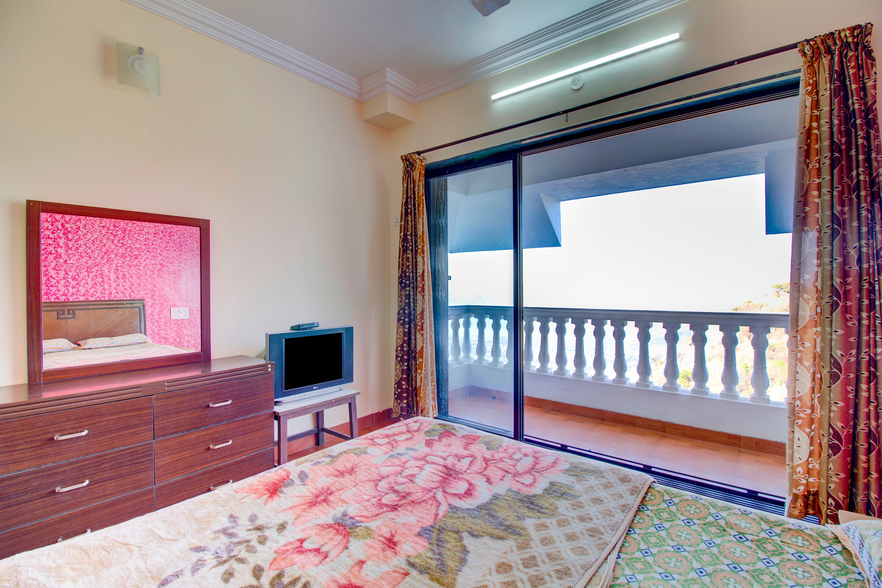 Kombda bidi Bungalow No. 4-4 BHK Luxury Villa - Tap to explore photos