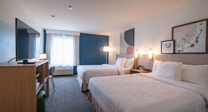 Spark by Hilton Brandon Room Type - 1 KING HEAR ACCESS SOFABED