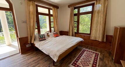 Eagle Guesthouse | Rooms & Caretaker Room Type - Deluxe room