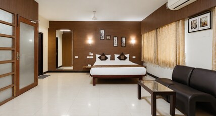 Shiva grand Room Type - Suite King Room
