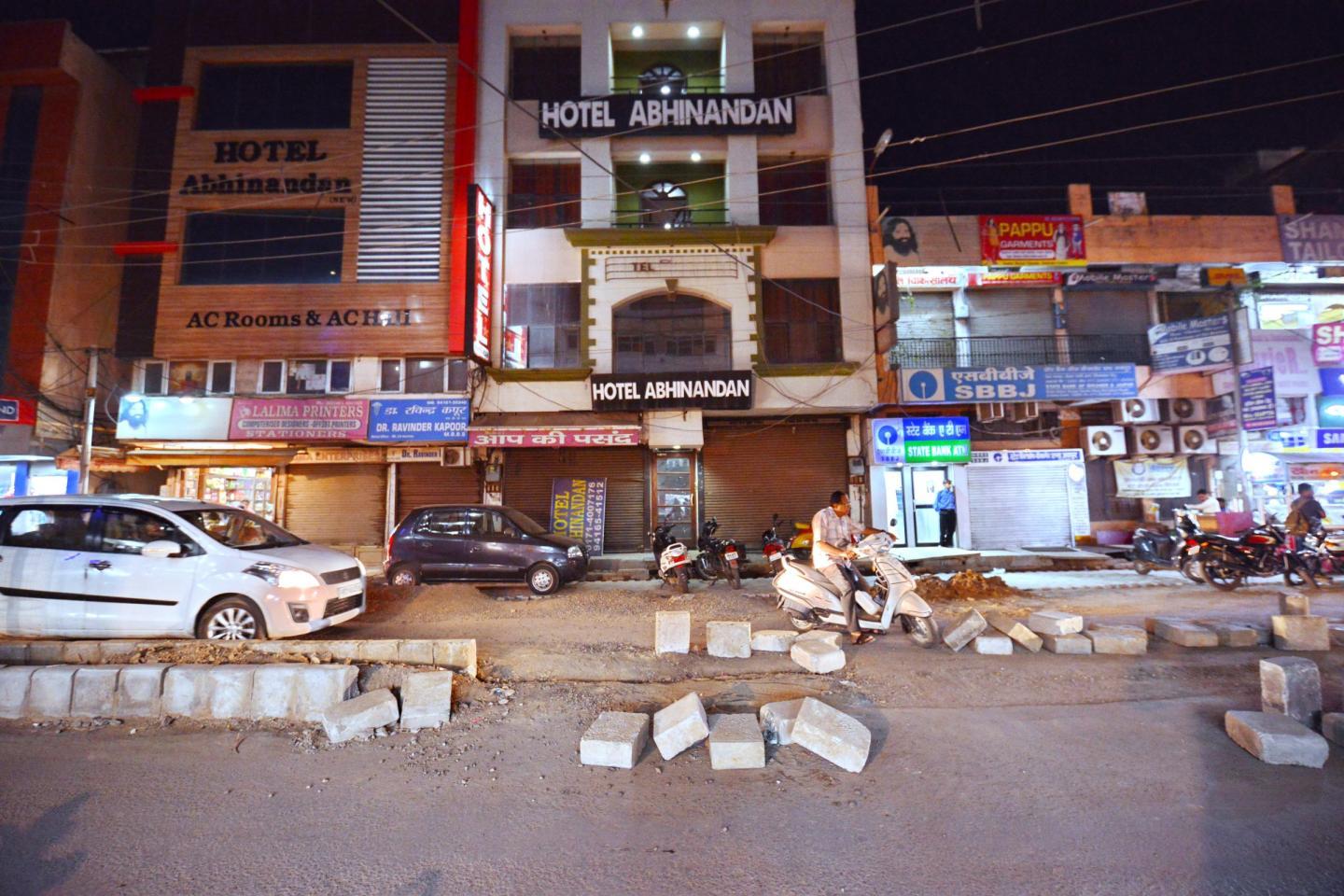 Hotel Abhinandan - Tap to explore photos