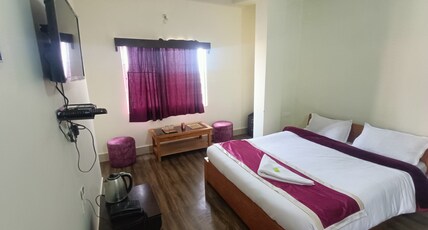 HOTEL GREEN VIEW BOMDILA Room Type - DELUXE DOUBLE BED
