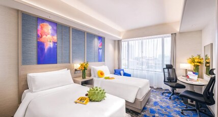 Royal Plaza on Scotts Room Type - Premier Twin
