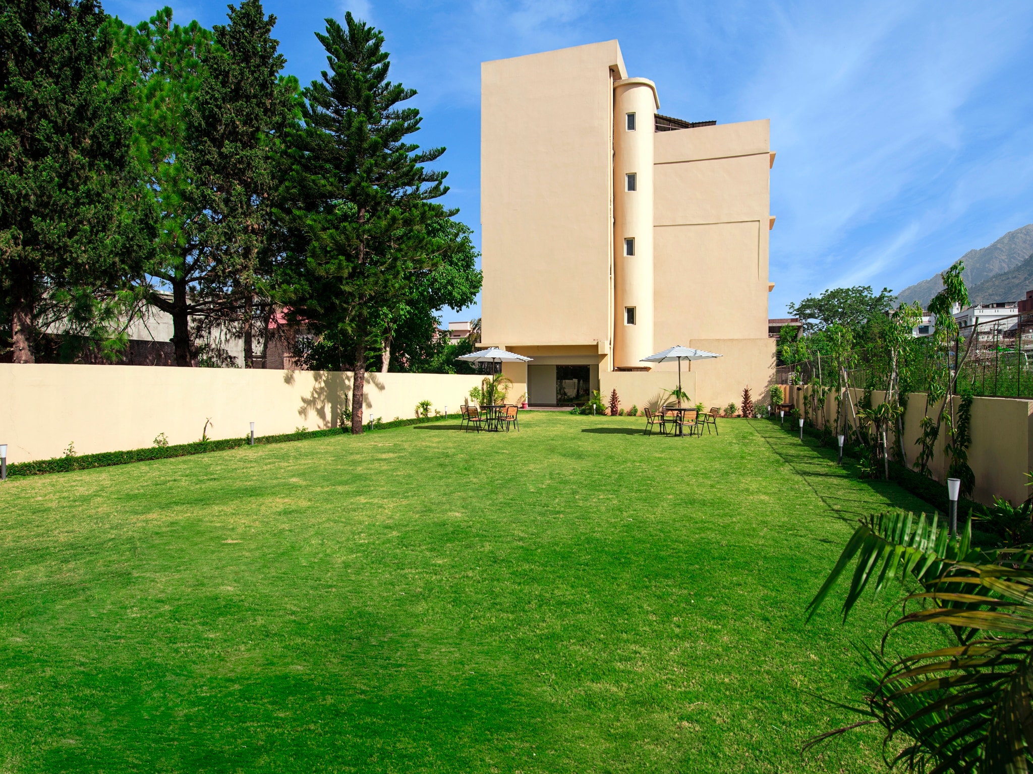 Clarks Inn Suites Katra - Tap to explore photos