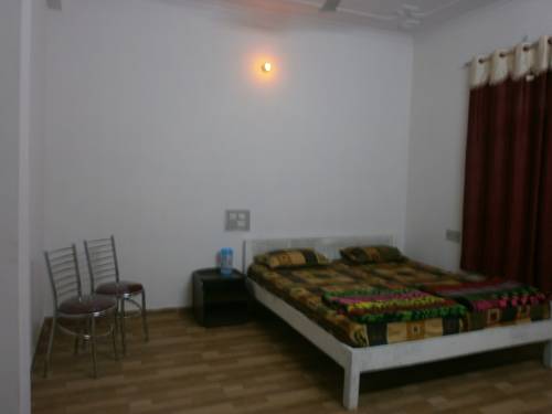 Samrat Palace Guest House - Tap to explore photos