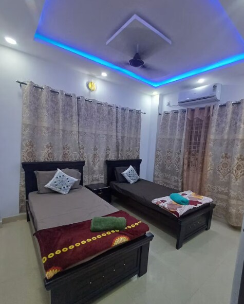 Ritzy 3bhk(silver sky home stays) with A/C. - Tap to explore photos