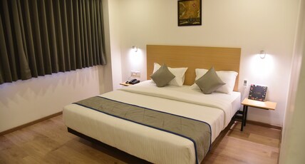 Ginger Ahmedabad, RTO Circle Room Type - Luxe Queen Room