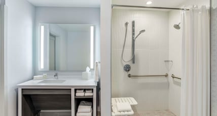 Embassy Suites by Hilton Atlanta Midtown Room Type - 1KG MOB HR ACC RI-S STE NS