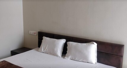 V EXECUTIVE HOTEL Room Type - Super Delux Room