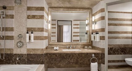 Swissotel Al Maqam Room Type - Executive 2 bedroom Suit King Bed City View