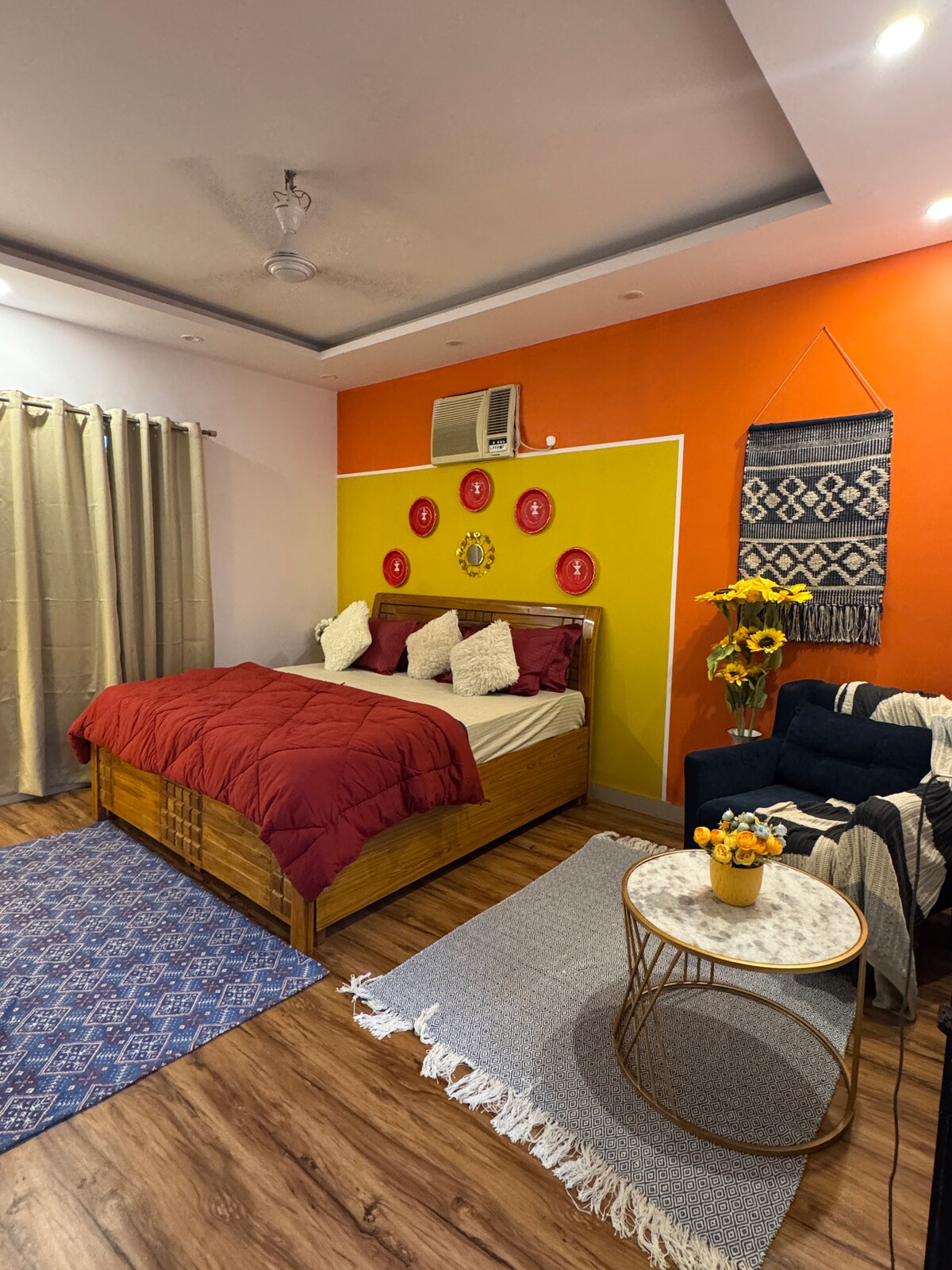 Private Cozy Space with Rooftop Garden NCR Gurgaon - Tap to explore photos