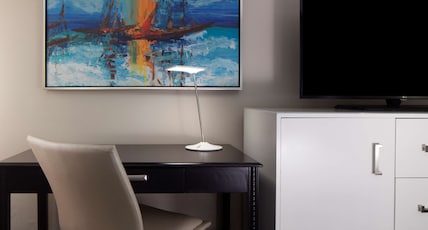 Hilton St. Petersburg Bayfront Room Type - 1KING 1BDRM SUITE W PARLOR
