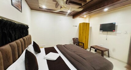 Shree Villa Guest House Room Type - CLASSIC DOUBLE ROOM