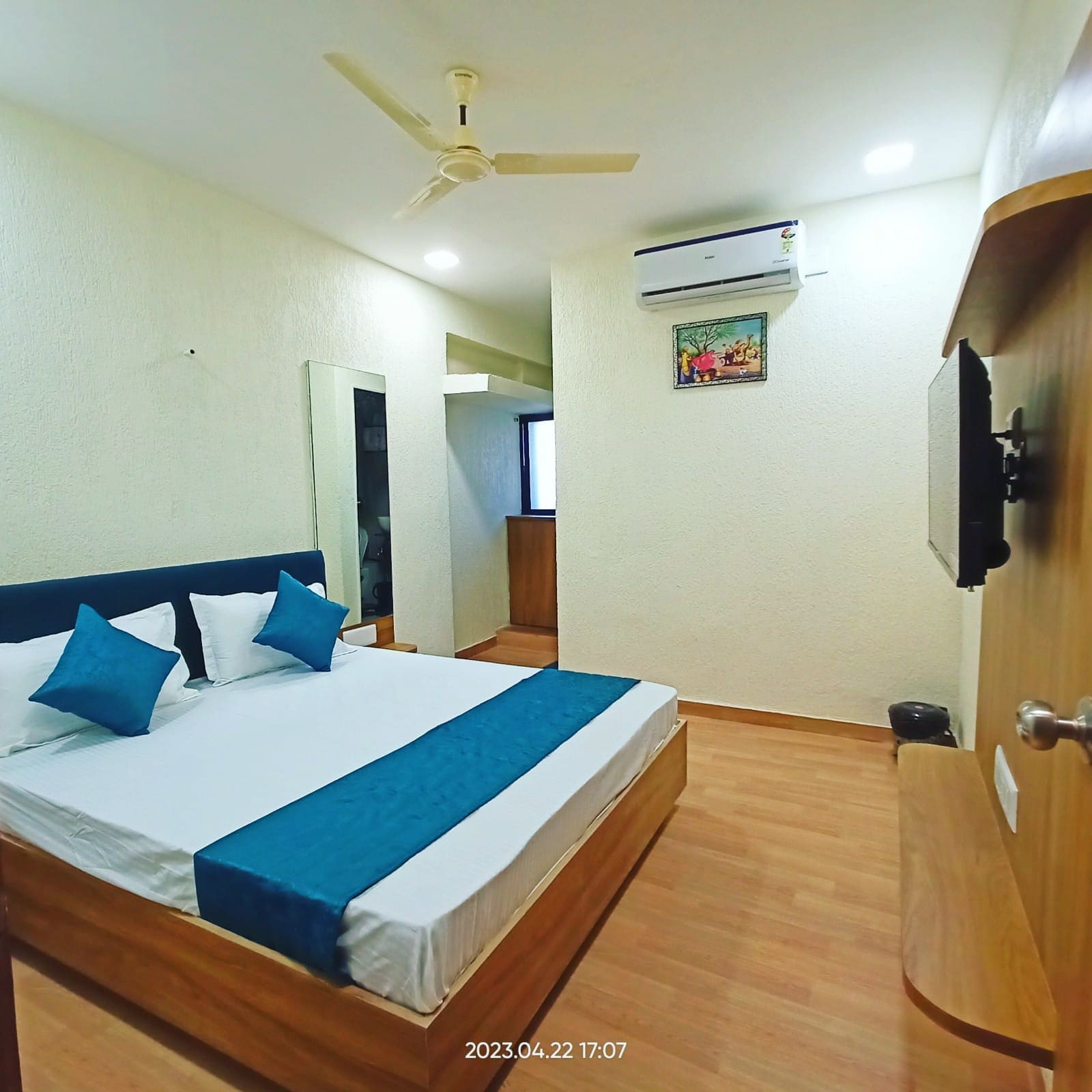 hotel shree Tapovan - Tap to explore photos