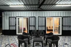 Cozy Container Farmhouse in Shankarpally