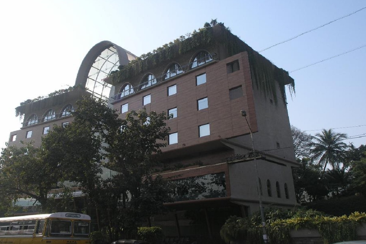 Sai Palace Hotel - Tap to explore photos