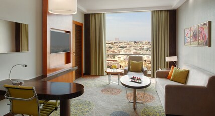 Holiday Inn JEDDAH GATEWAY Room Type - 1 King 1 Bedroom Suite