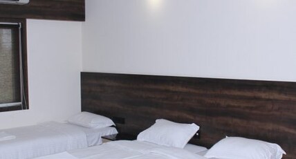 Ant biz room Room Type - Deluxe Triple Room