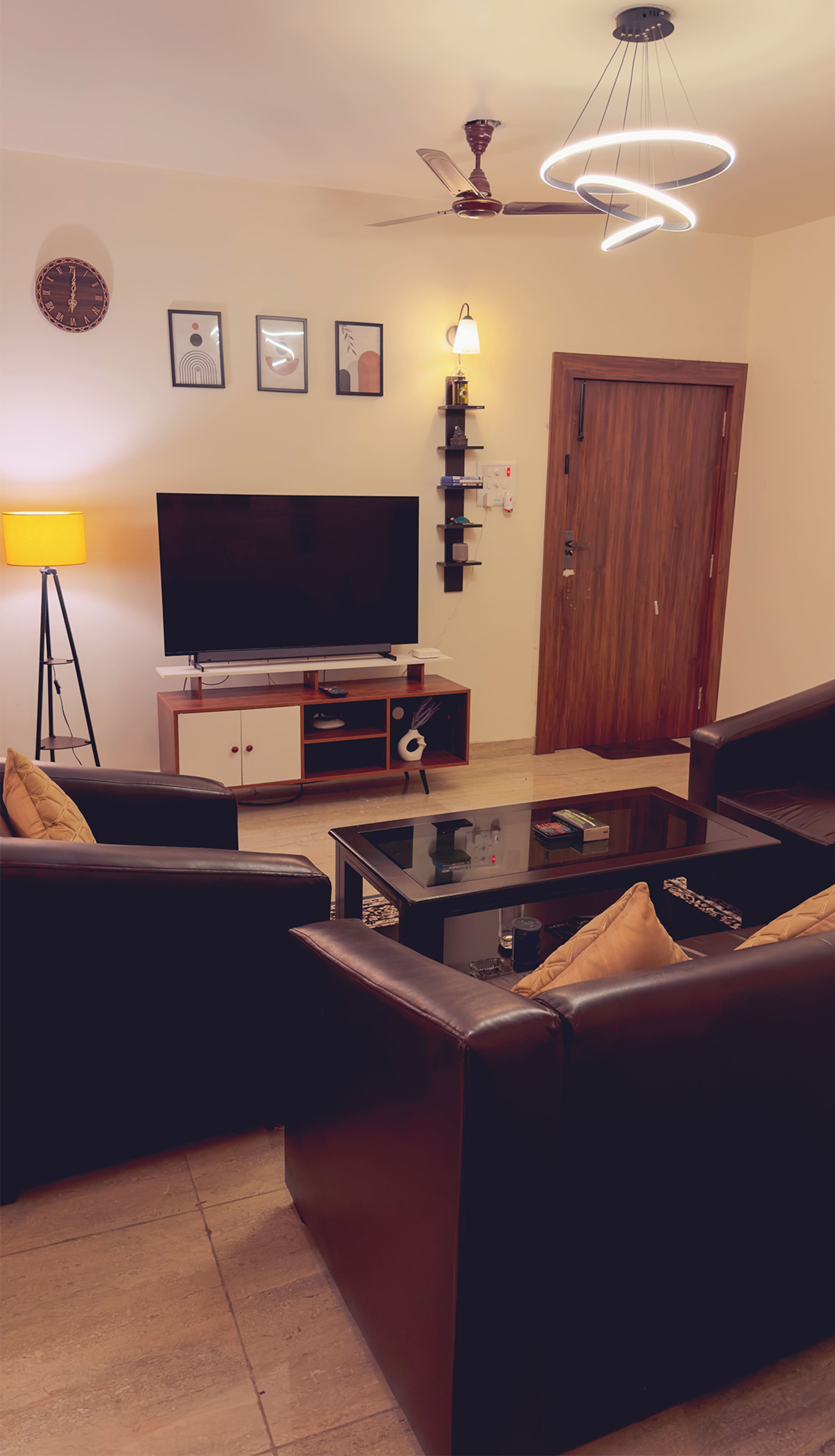 THE CRIB Luxury 3BHK for Groups Family - Tap to explore photos